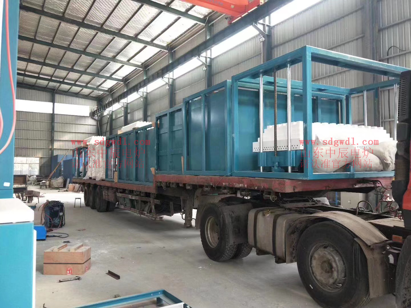 高溫雙工位升降爐大半掛整車裝貨、發(fā)貨